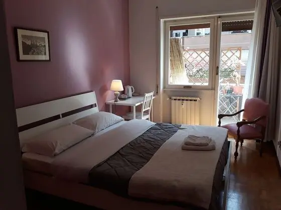 Basic Tek Büyük Yataklı Oda, 1 Büyük (Queen) Boy Yatak, Ortak Banyo (Balcony)
