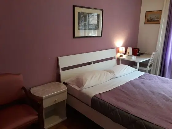 Basic Tek Büyük Yataklı Oda, 1 Büyük (Queen) Boy Yatak, Ortak Banyo (Balcony)
