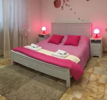 Tek Büyük Yataklı Oda, Ortak Banyo