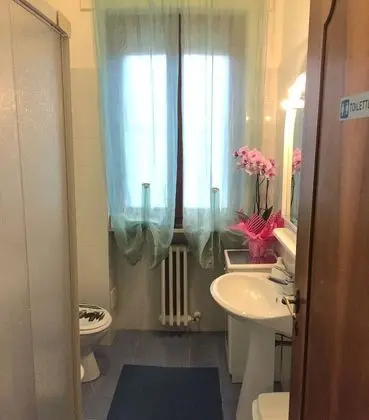 Tek Büyük Yataklı Oda, Ortak Banyo