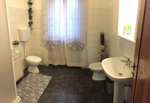 Üç Kişilik Oda, Ortak Banyo