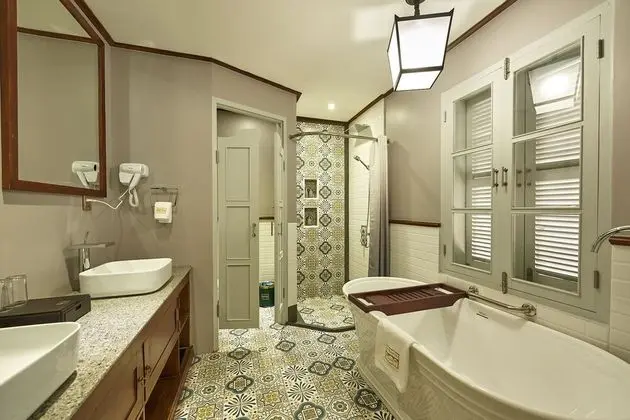 Junior Suite King Room