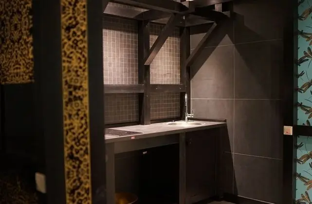 Superior Stüdyo, Özel Banyo