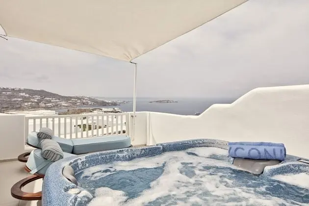 Naia Suite with Sea view & Outdoor Hot Tub