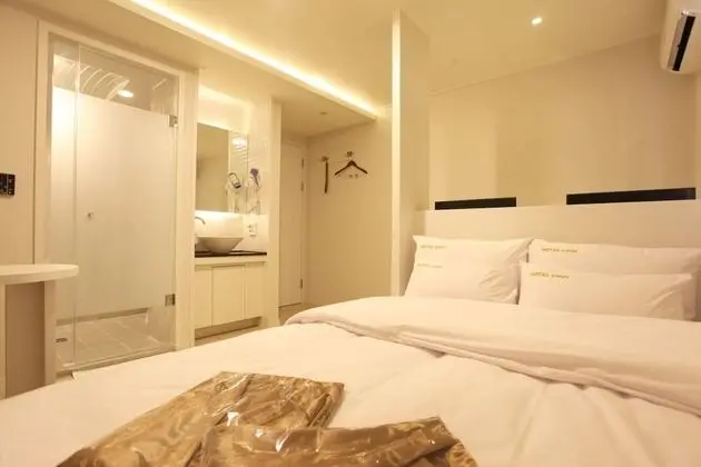 Oda (Premium (Free Netflix available in al)