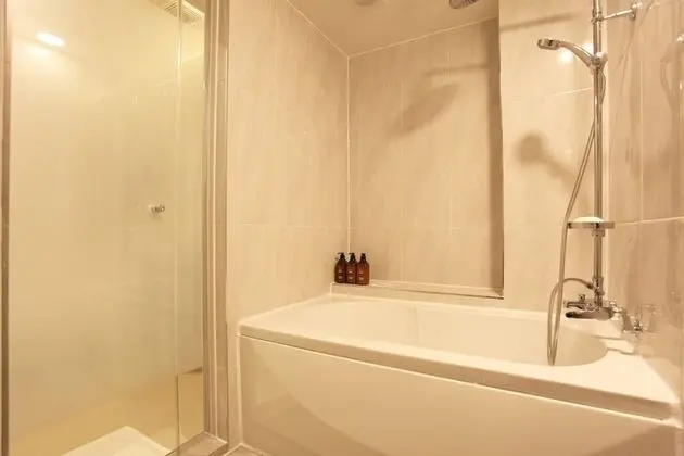 Oda (Premium (Free Netflix available in al)