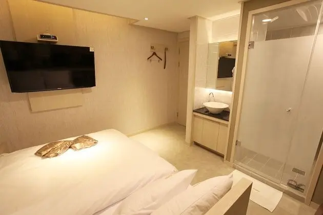 Oda (Premium (Free Netflix available in al)