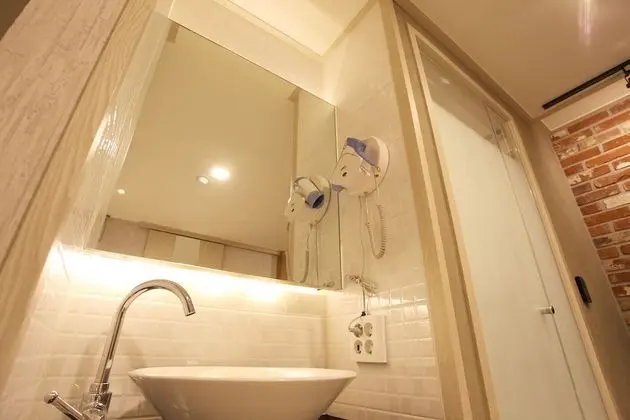 Oda (Premium (Free Netflix available in al)