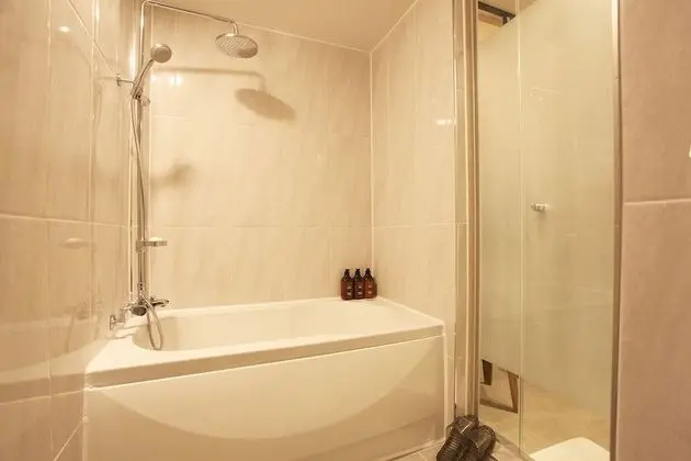 Oda (Premium (Free Netflix available in al)