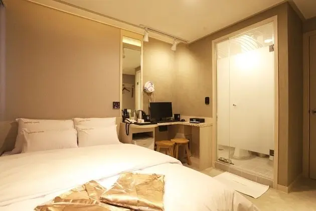 Oda (Standard - A (Free Netflix viewing in)