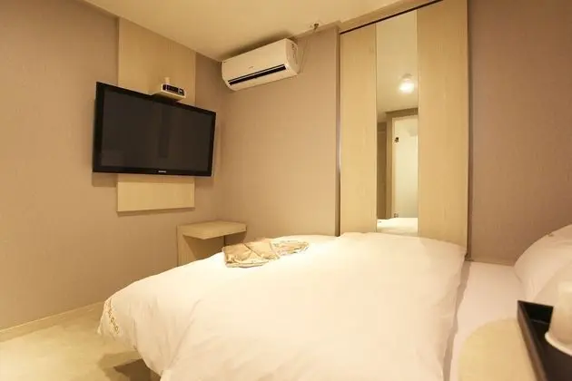 Oda (Standard - A (Free Netflix viewing in)