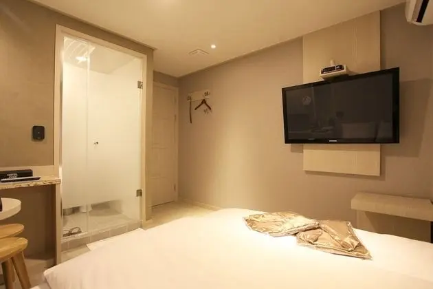 Oda (Standard - A (Free Netflix viewing in)