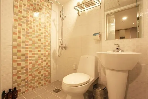 Oda (Standard - A (Free Netflix viewing in)