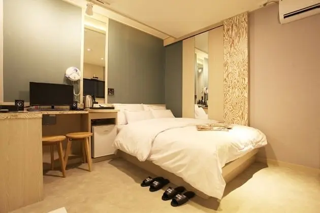 Oda (Standard - A (Free Netflix viewing in)