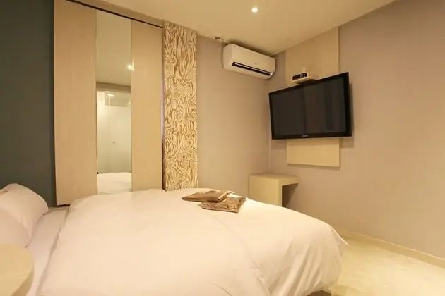 Oda (Standard - A (Free Netflix viewing in)