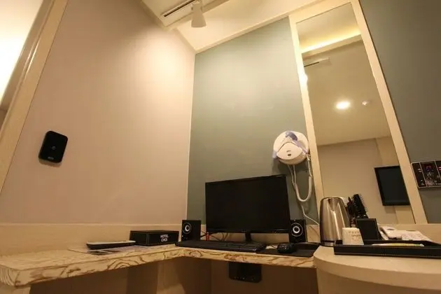 Oda (Standard - A (Free Netflix viewing in)