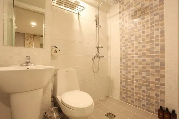 Oda (Standard - A (Free Netflix viewing in)