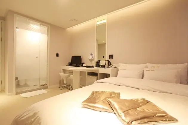 Oda (Standard - B (Free Netflix viewing in)