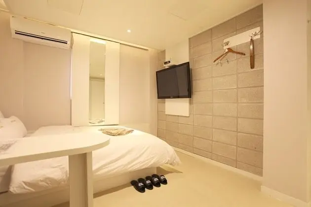 Oda (Standard - B (Free Netflix viewing in)