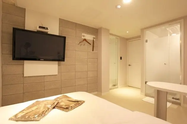 Oda (Standard - B (Free Netflix viewing in)