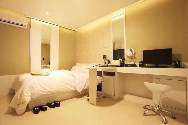 Oda (Standard - B (Free Netflix viewing in)