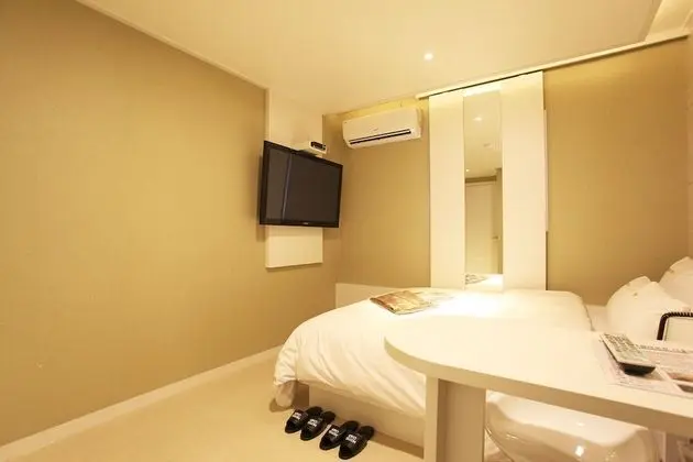 Oda (Standard - B (Free Netflix viewing in)