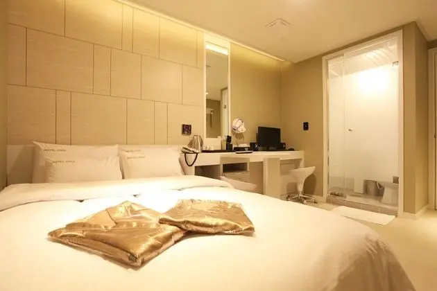 Oda (Standard - B (Free Netflix viewing in)