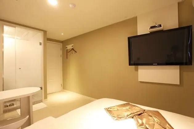 Oda (Standard - B (Free Netflix viewing in)