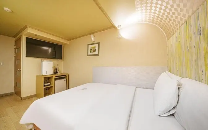Oda (Mini Room B (Netflix YouTube availabl)