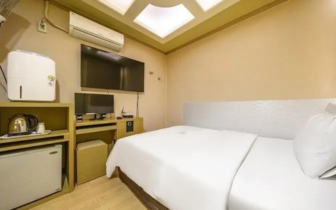 Oda (Mini Room B (Netflix YouTube availabl)