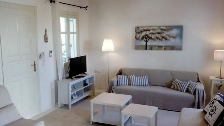 Apart Daire, Havuz Manzaralı