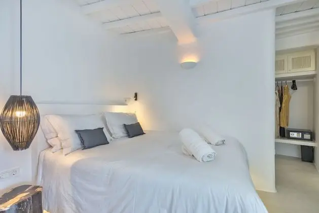Cave Suite Outdoor Jetted Tub