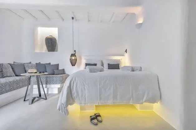 Cave Suite Outdoor Jetted Tub