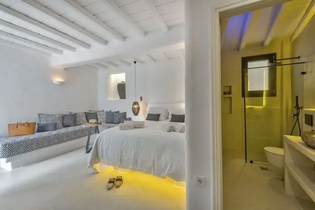 Cave Suite Outdoor Jetted Tub