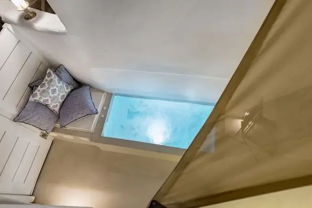 Cave Suite Outdoor Jetted Tub