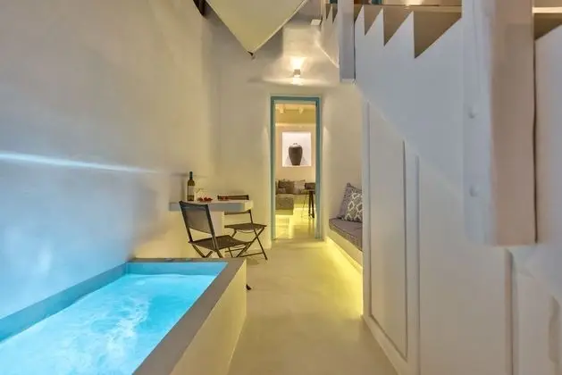 Cave Suite Outdoor Jetted Tub