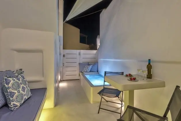 Cave Suite Outdoor Jetted Tub