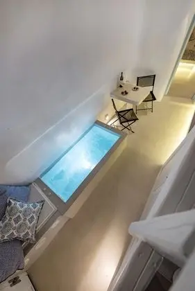 Cave Suite Outdoor Jetted Tub