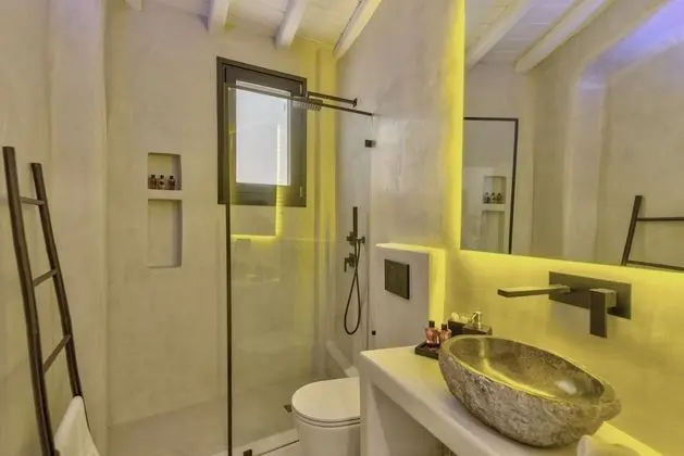 Cave Suite Outdoor Jetted Tub