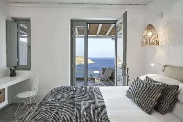 Cozy room sea view