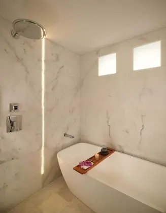 Ambio Retreat Outdoor Hot Tub