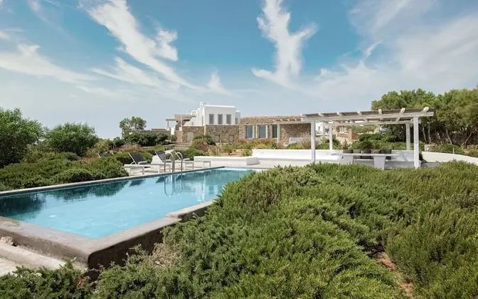 Elegant 3 bedrooms Alaya Villa by 2Doors