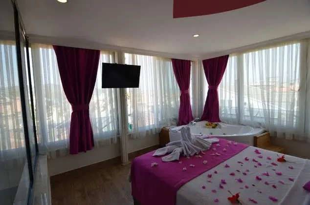 Romantic Tek Büyük Yataklı Oda, 1 Yatak Odası, Jakuzi, Deniz Manzaralı
