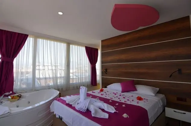Romantic Tek Büyük Yataklı Oda, 1 Yatak Odası, Jakuzi, Deniz Manzaralı