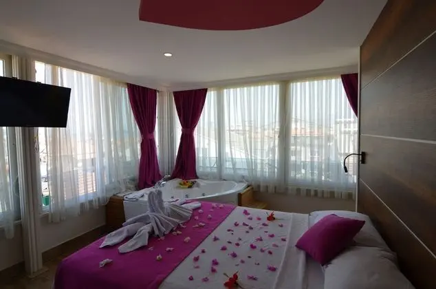 Romantic Tek Büyük Yataklı Oda, 1 Yatak Odası, Jakuzi, Deniz Manzaralı