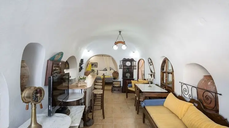 Dört Kişilik Oda (Cave, village view)