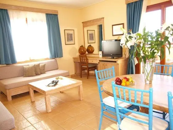 Deluxe One Bedroom Apartment