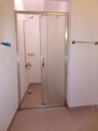 31098