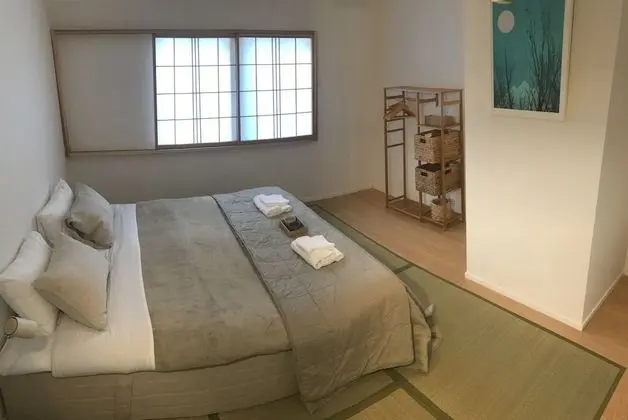 Tek Büyük veya İki Ayrı Yataklı Oda, Ortak Banyo