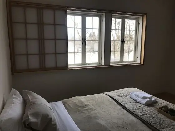 Tek Büyük veya İki Ayrı Yataklı Oda, Ortak Banyo
